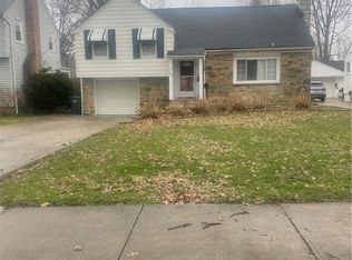 1663 Lyndhurst Rd, Lyndhurst, OH 44124
