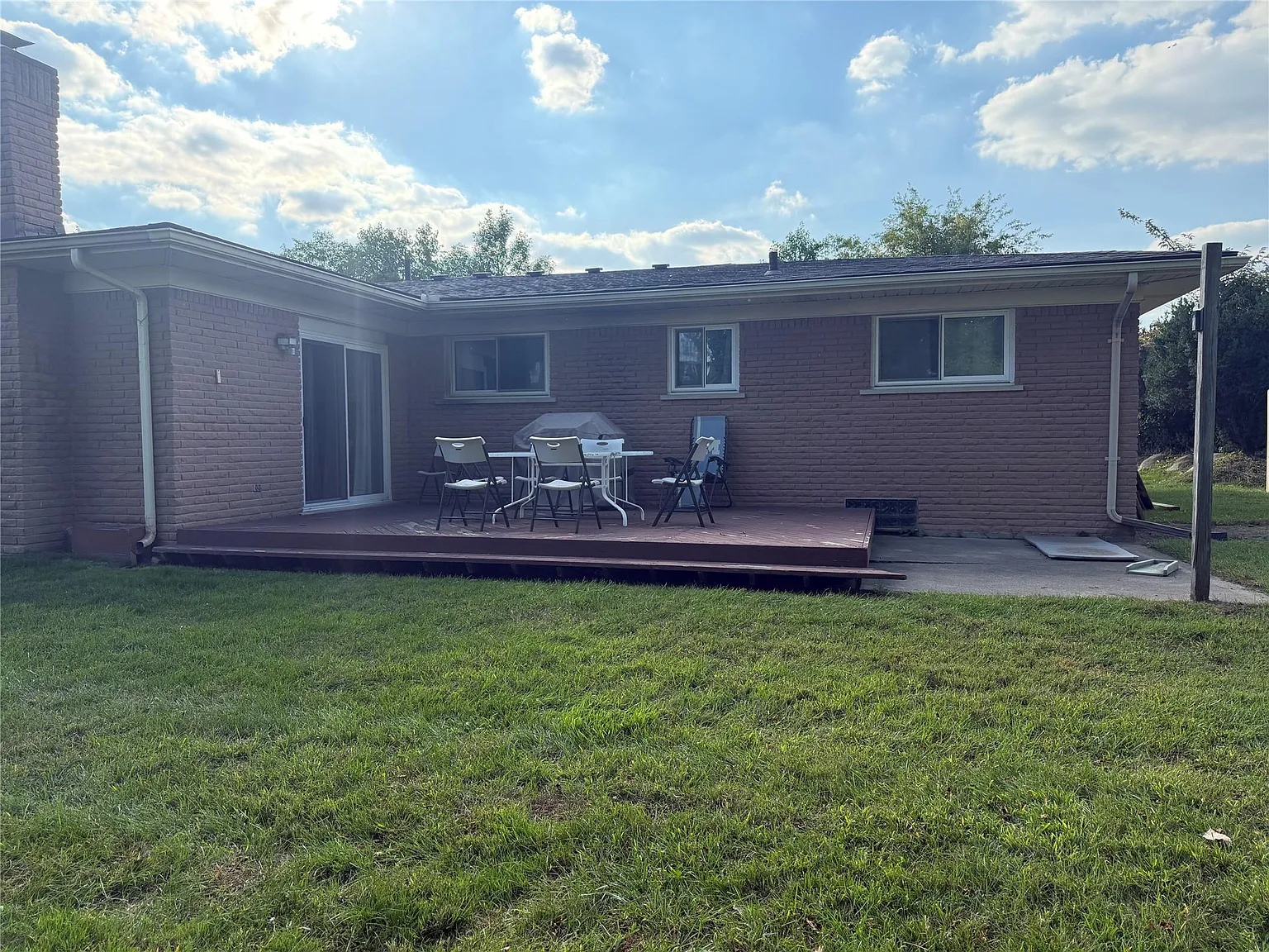 4 bed, 2.0 bath, 1919 sqft, $2,900 — Photo 3