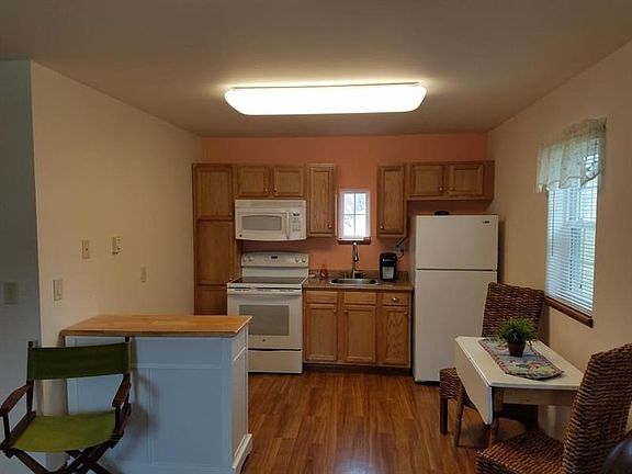 4th image of 1800 E Jefferson St
