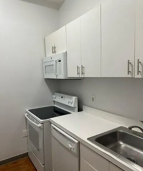 44 Sherman Ave #2J — Photo 2