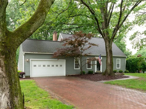 250 Hartford Dr, Hudson, OH 44236