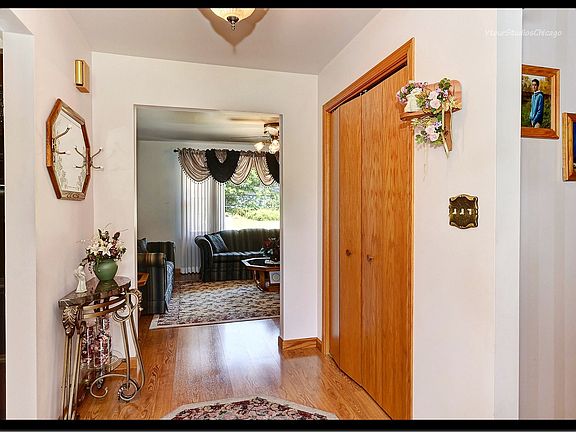 5th image of 575 W Evergreen St