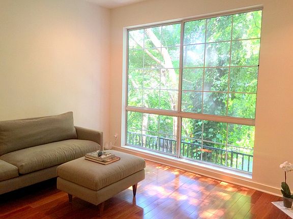 3rd image of 585 N Rossmore Ave APT 205