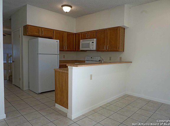 4th image of 12210 Apricot Dr