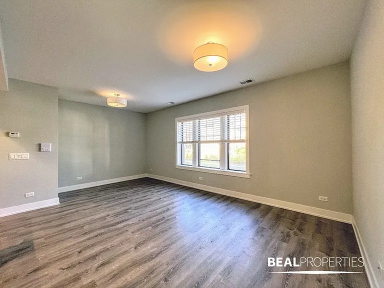 916 Crain St #1 — Photo 4