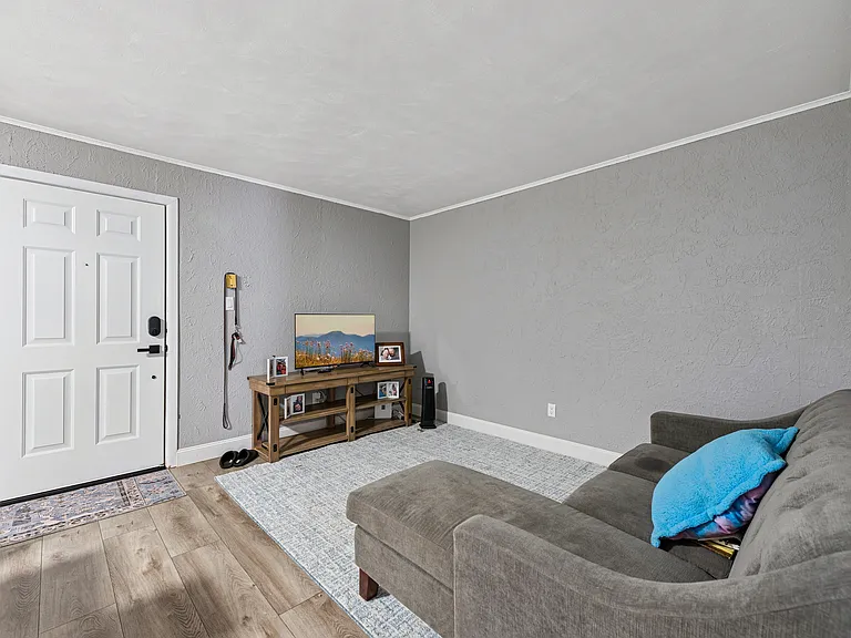 988 Cross Street — Photo 22