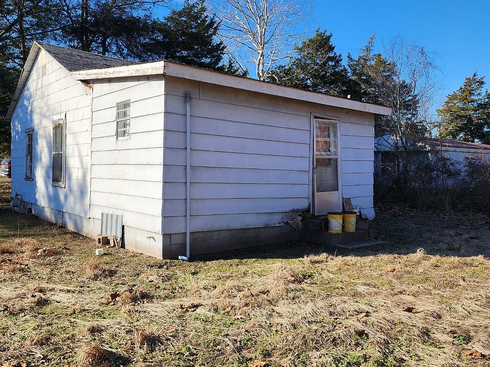 2nd image of 405 Hickory Valley Rd