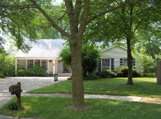 6 Inca Ct, Naperville, IL 60563