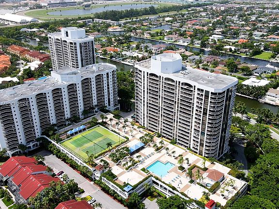 3rd image of 3640 Yacht Club Dr APT 706