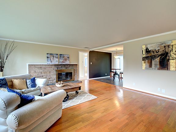 2nd image of 525 NW 205th St