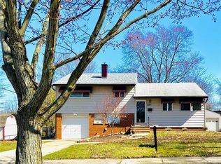 5817 Doxmere Dr, Parma Heights, OH 44130