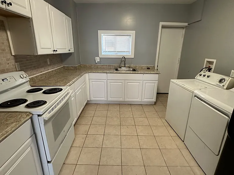 518 N Glover St — Photo 2