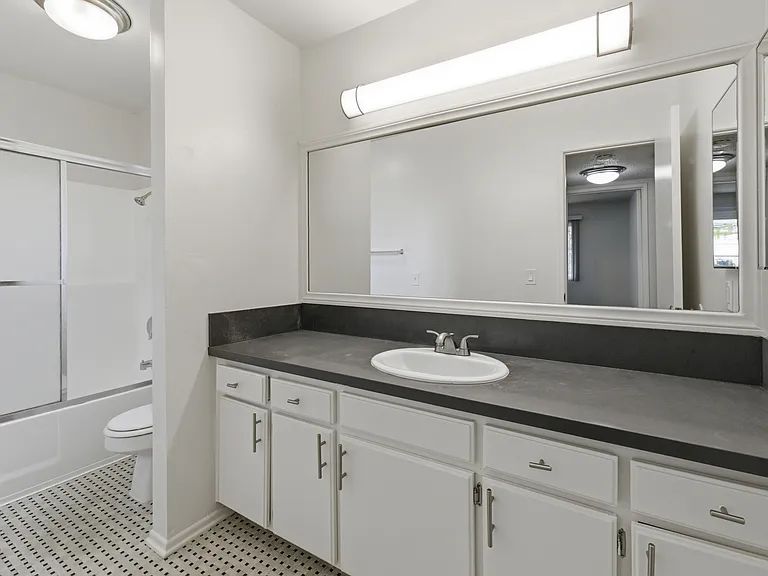 Vista Ridge Apartments — Photo 8