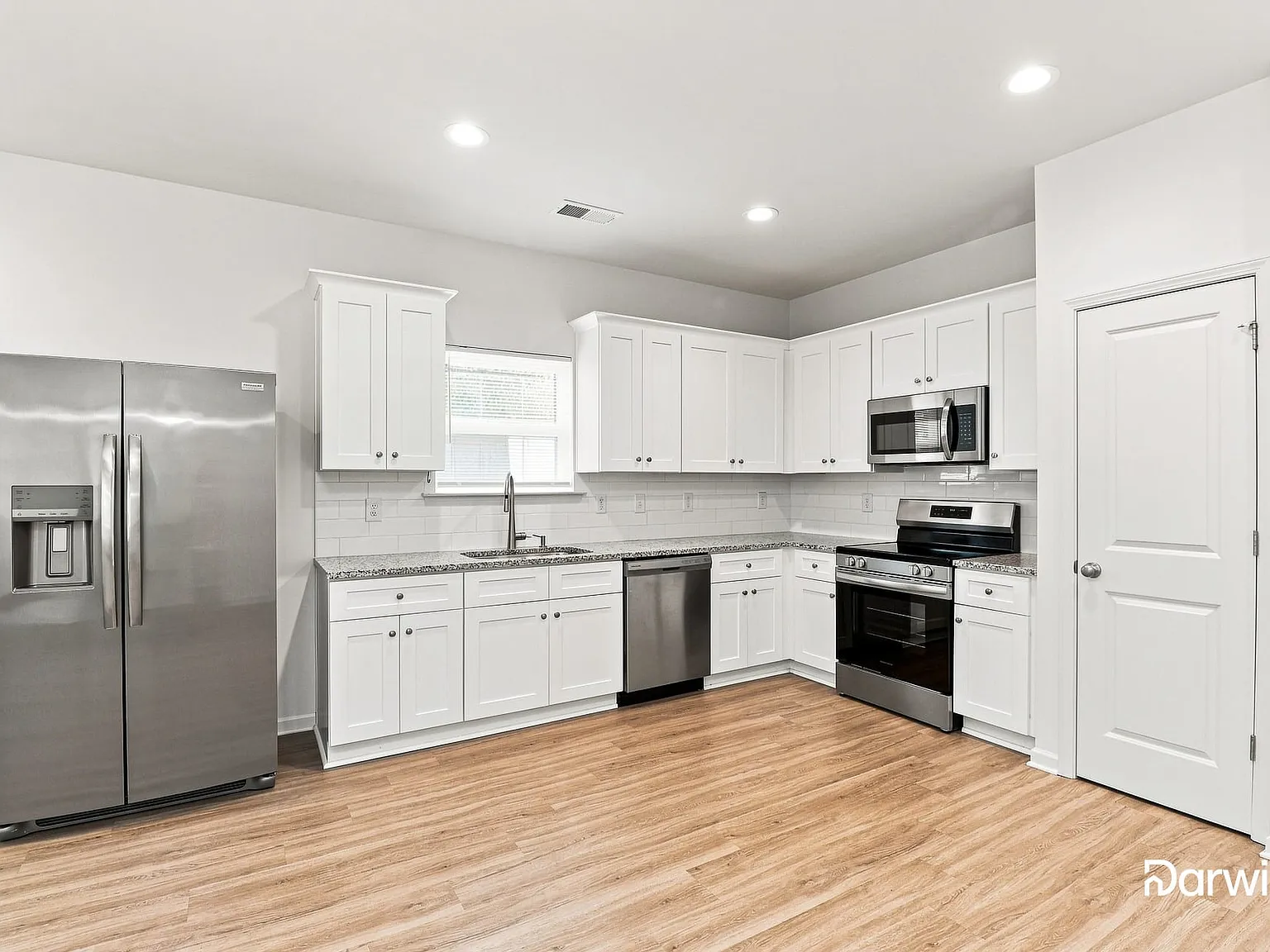 3 bed, 2.0 bath, 1190 sqft, $1,910 — Photo 4