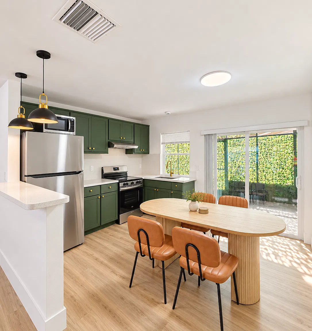 2 bed, 900 sqft, $2,500 — Photo 1