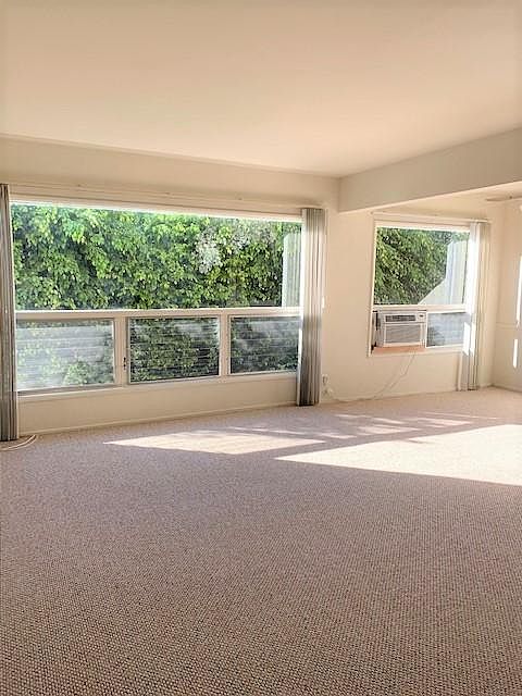 1st image of 1933 Grace Ave #3