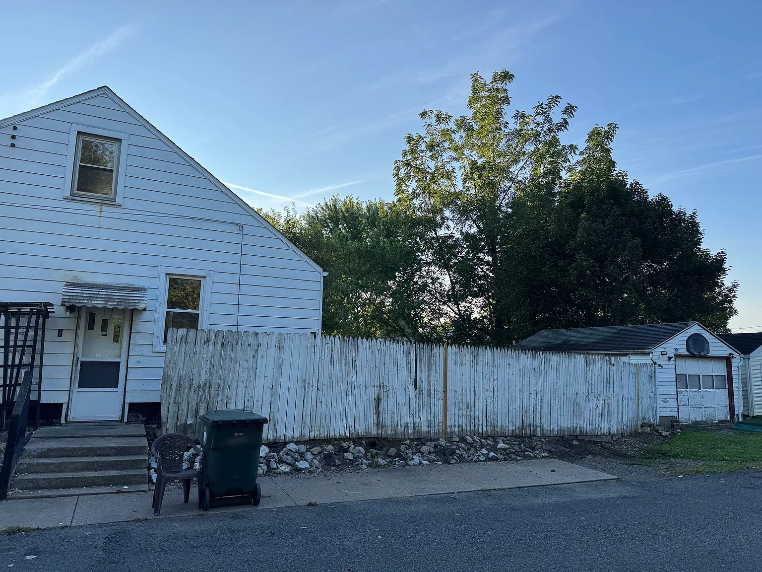 3 bed, 1008 sqft, $900 — Photo 2
