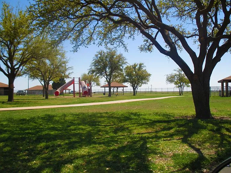 Lakeshore Village — Photo 10