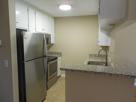 3rd image of 131 Woodberry Dr