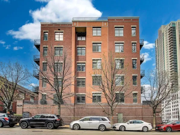 330 N Clinton St APT 308, Chicago, IL 60661