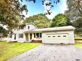 1721 Qualtrough Rd, Rochester, NY 14625