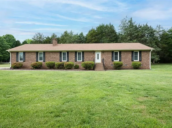 201 E Laramie Dr, Mebane, NC 27302