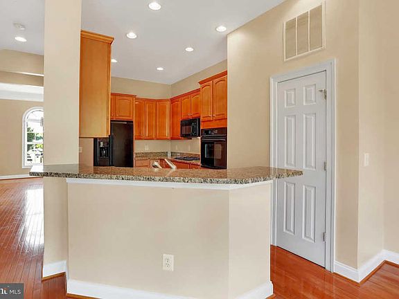 4th image of 6819 Hartzell Hill Ln