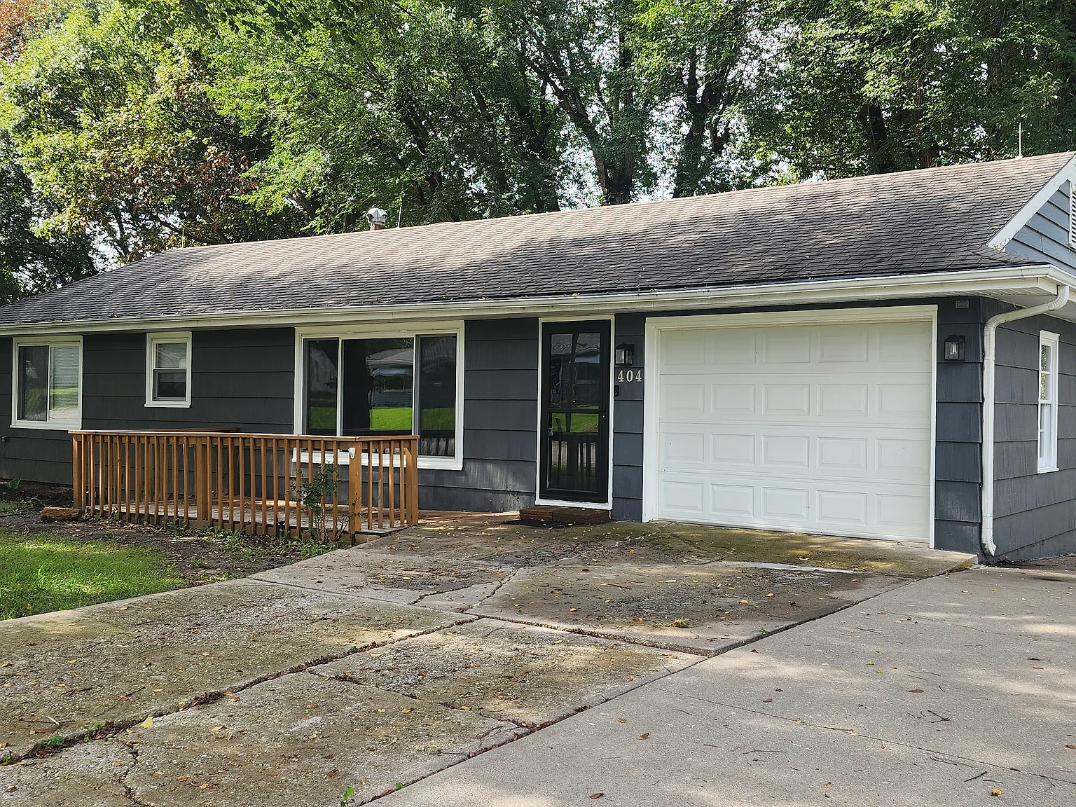 3 bed, 1008 sqft, $1,450 — Photo 1