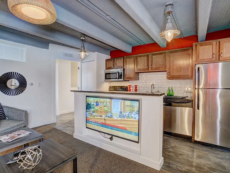 Sterling Boulder Apartments - Student Living — Photo 11