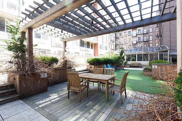 Sold by (Legacy) Elegran | media 12