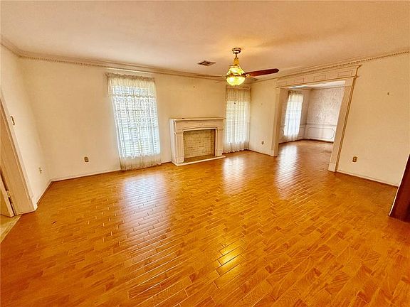 3rd image of 3030 Hudson Pl