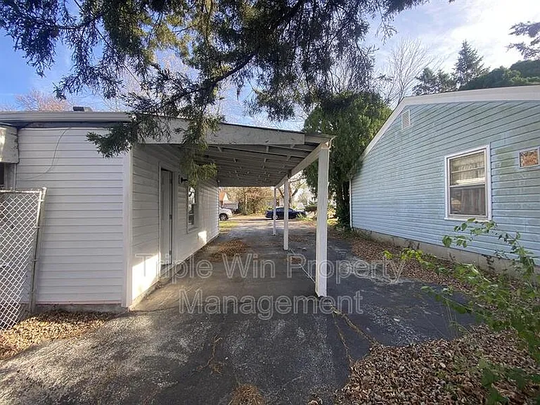 3133 Rex Ave — Photo 2