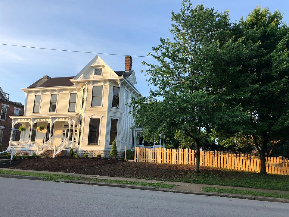 Double lot, fenced in yard