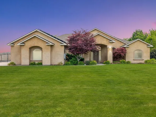 3702 S Highlands Blvd, West Richland, WA 99353