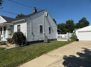 209 S Lawndale Ave, Washington, IL 61571