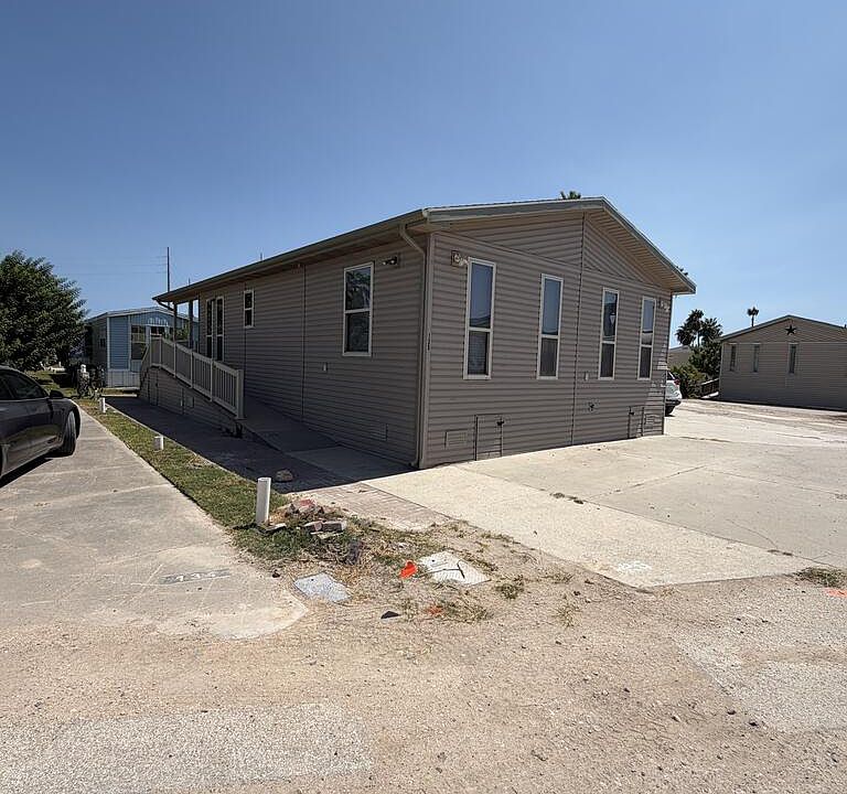 1st image of 135 E Bonnet Cir