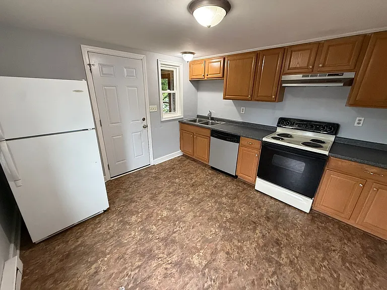 208 N Potomac St — Photo 7