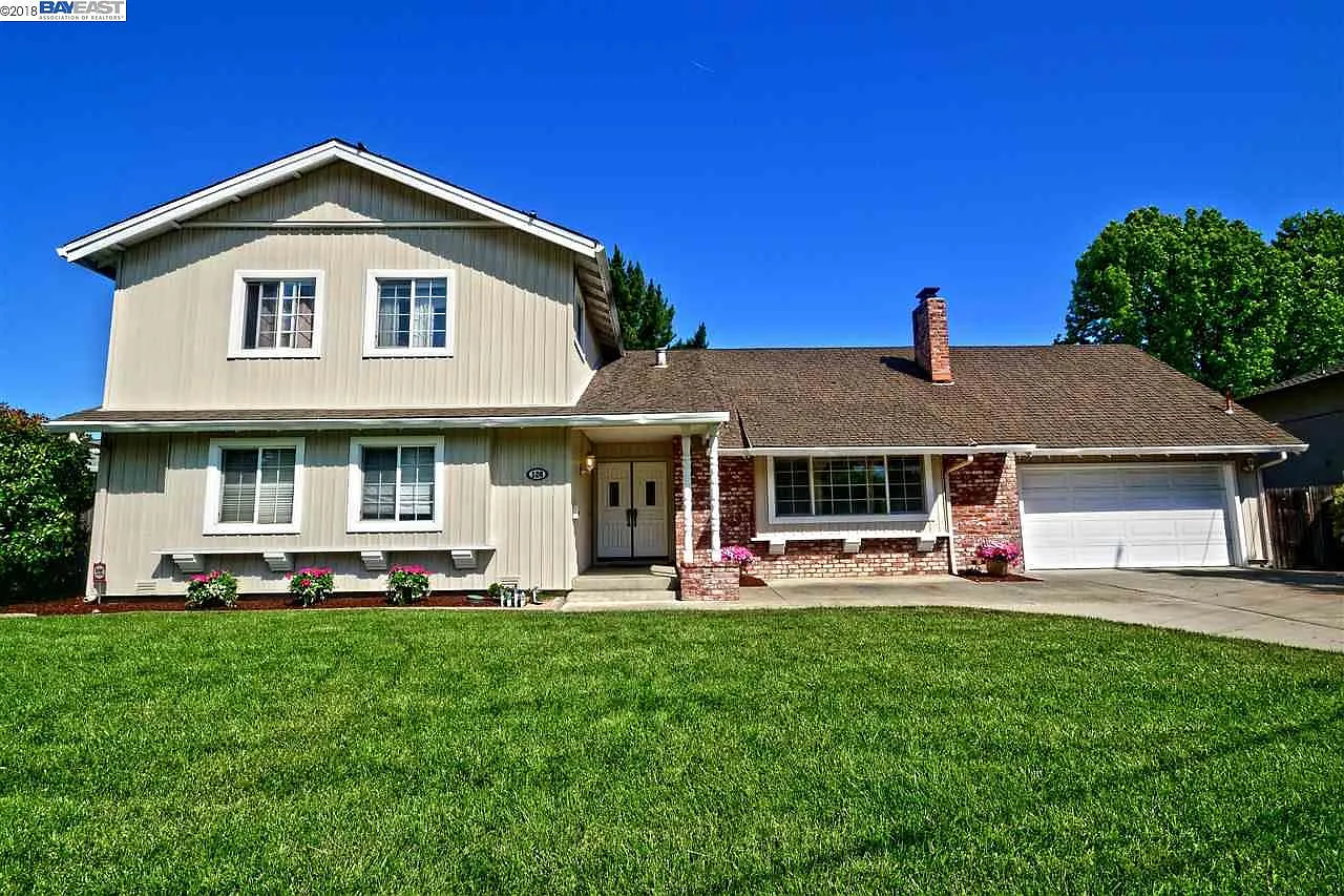 126 Medinah Pl photo 1
