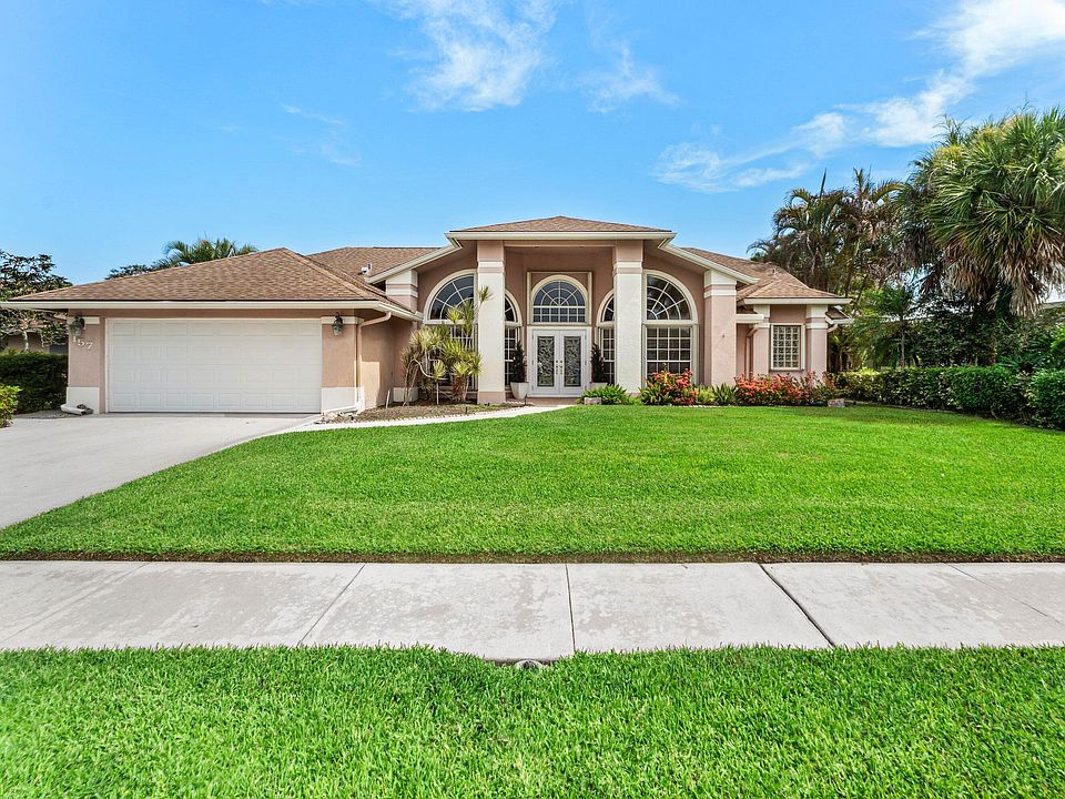 1st image of 157 MONTEREY Way