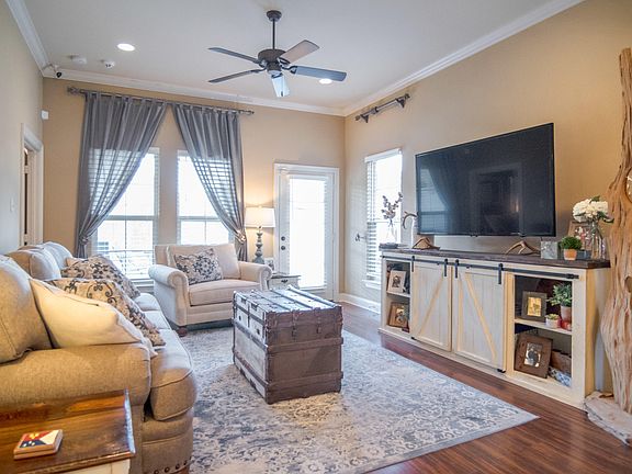 5th image of 111 Canton Ct