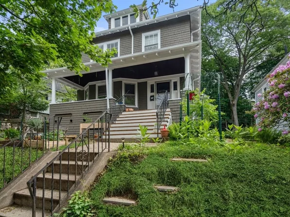 51 Manthorne Rd, West Roxbury, MA 02132