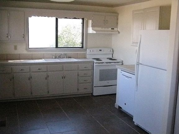 5th image of 53 Birchwood St
