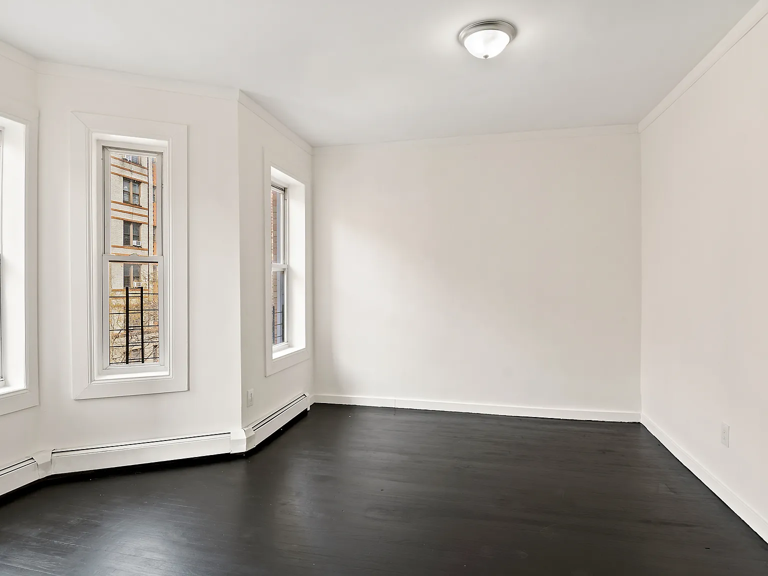 3 bed, 1000 sqft, $2,800 — Photo 2