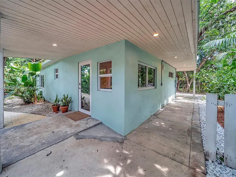 14995 NE 9th Ave — Photo 32