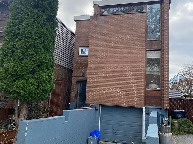 302 Rhodes Ave — Photo 2