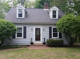 24 Appletree Ln, Newtonville, NY 12110