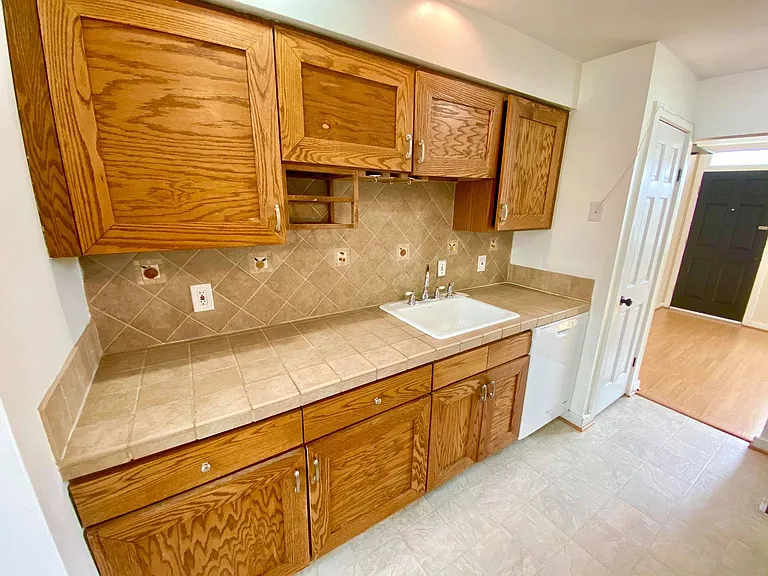 666 Melvin Dr — Photo 7