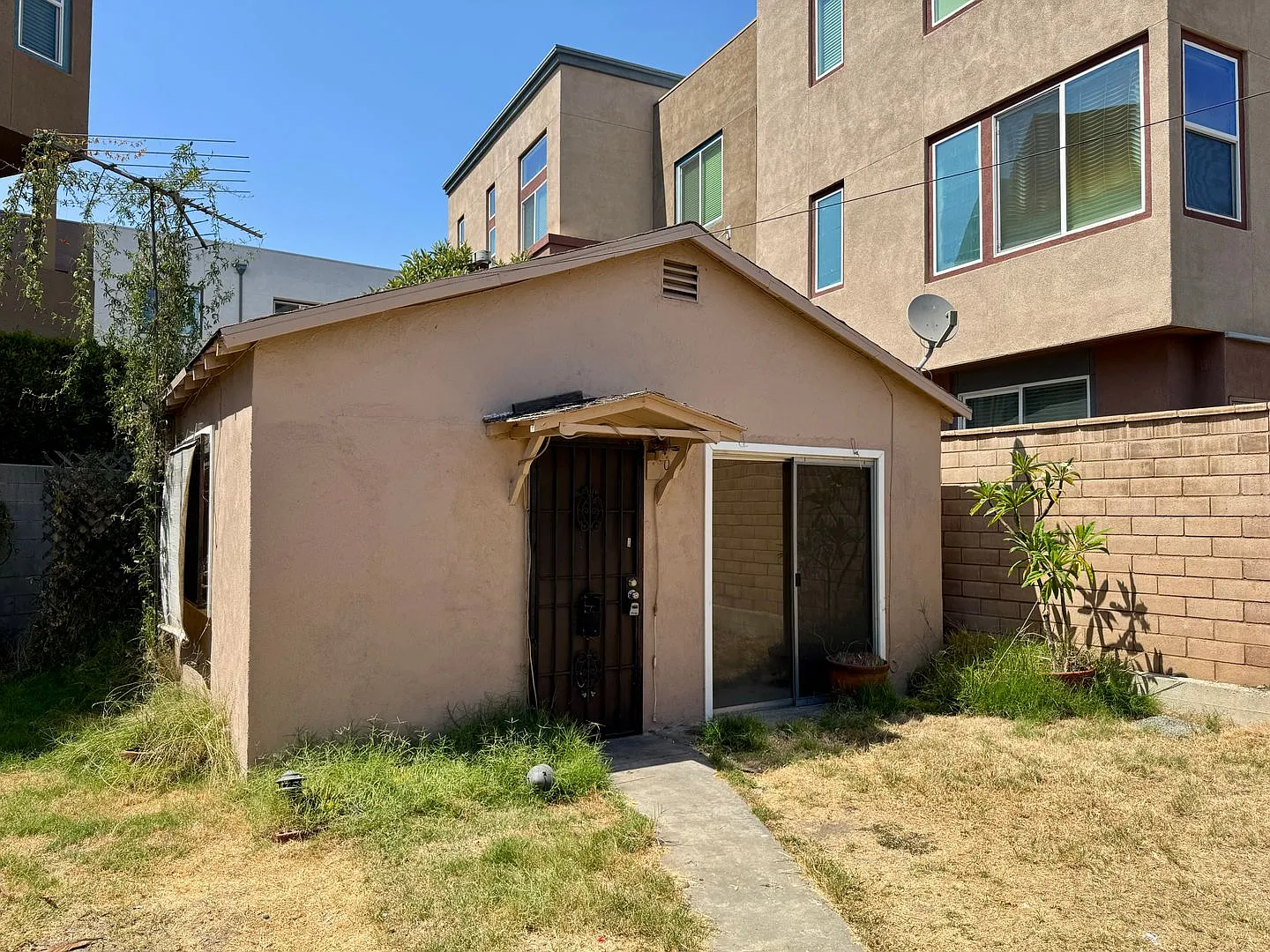 GARVEY — Photo 1