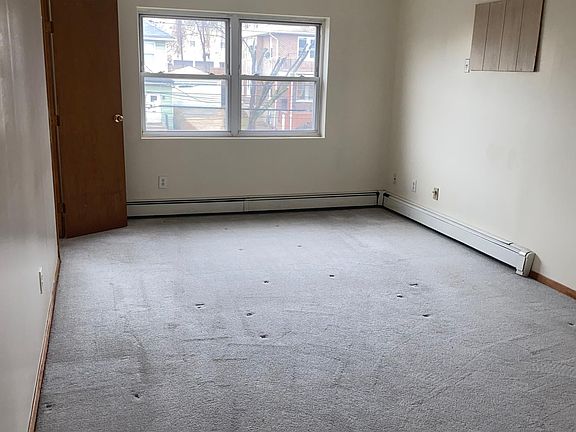 4th image of 639 S 6th Ave Floor 2
