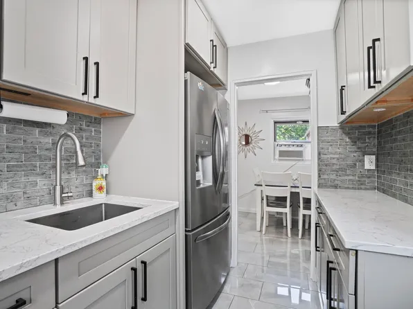 1001 Shore Parkway image 7 of 19